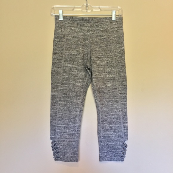 Calvin Klein Gray Crisscross Cropped Leggings Sz S - Picture 2 of 7
